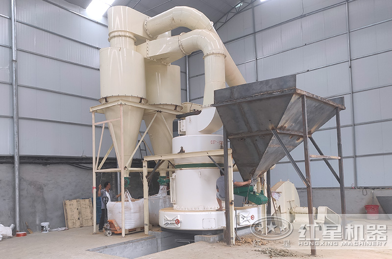 雷蒙磨粉機(jī)現(xiàn)場實(shí)拍 雷蒙磨粉機(jī)現(xiàn)場實(shí)拍