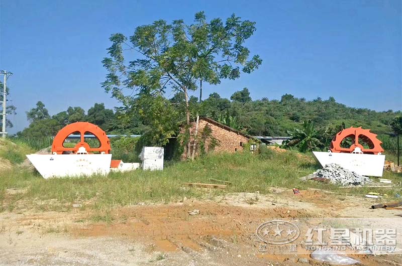 砂石生產(chǎn)線現(xiàn)場等待安裝的洗沙機 砂石生產(chǎn)線現(xiàn)場等待安裝的洗沙機