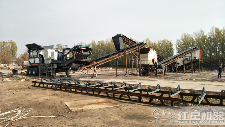 移動(dòng)式石英砂生產(chǎn)線(xiàn)現(xiàn)場(chǎng)，可就近安排參觀