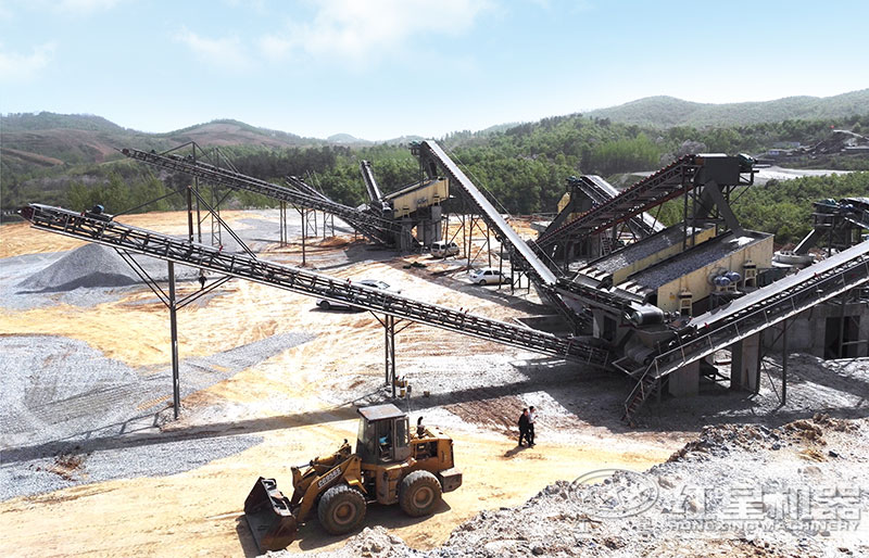 碎石機(jī)器生產(chǎn)12、13石子現(xiàn)場